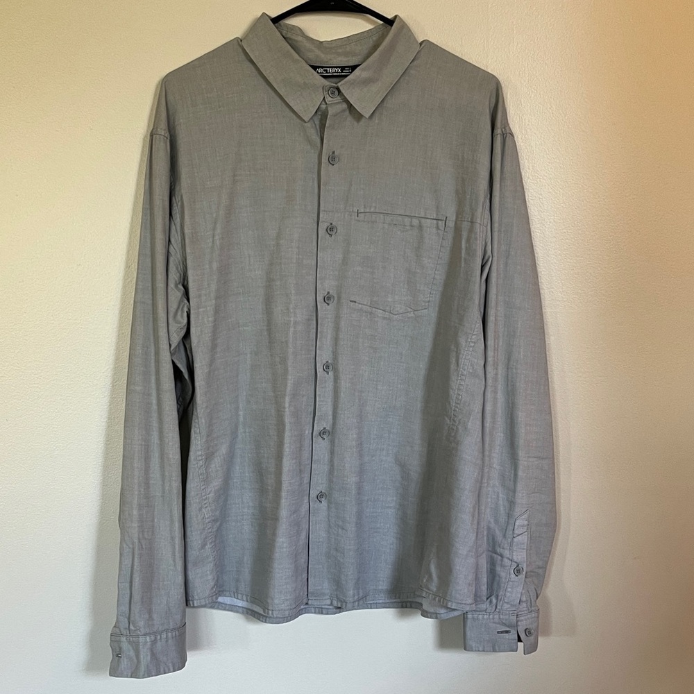 Arc’teryx Gray Button-Up Shirt L